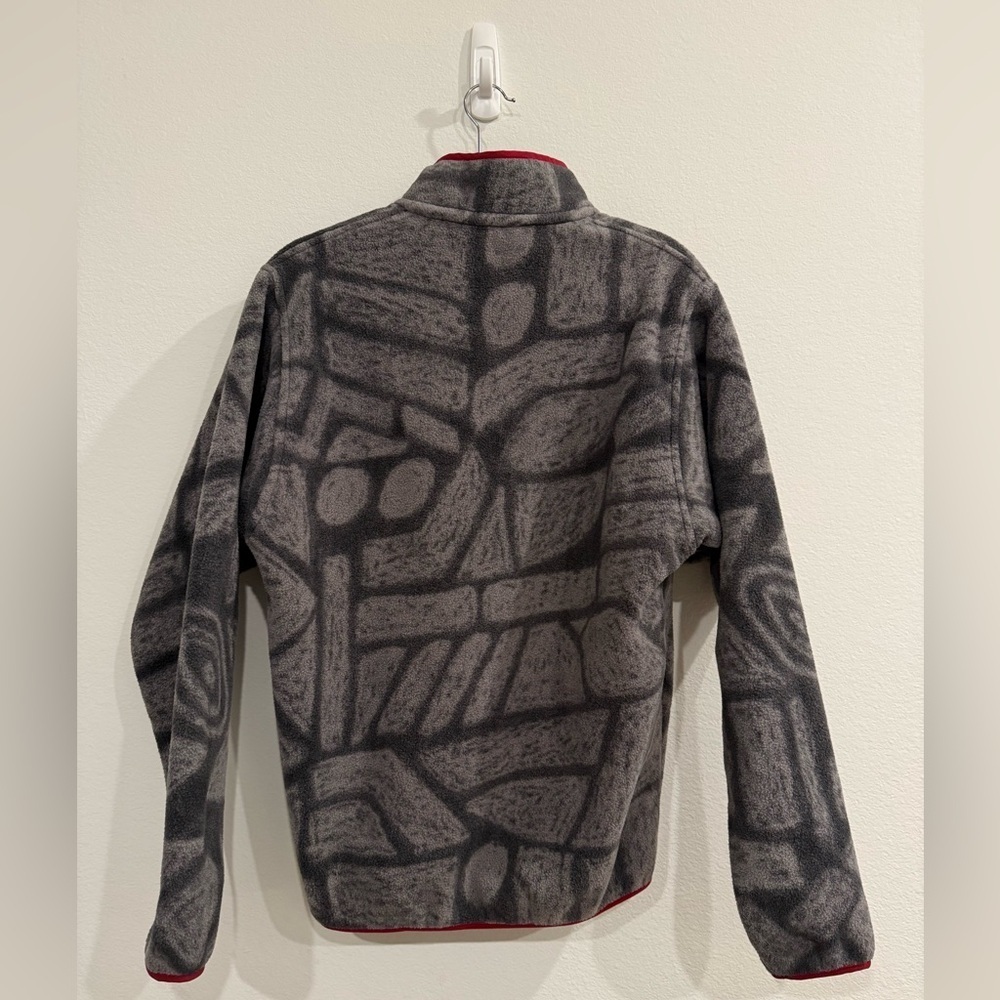 SOLD - Patagonia Men's Gray and Red Geometric Fleece Jacket - Picture 5 of 5